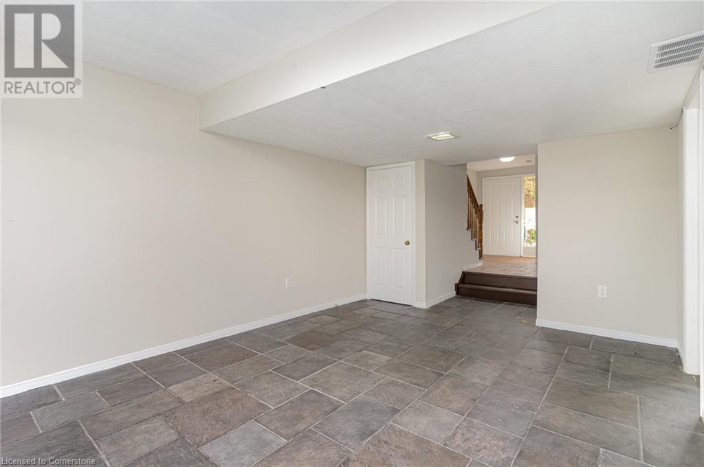 72 Stone Church Road W Unit# 18, Hamilton, Ontario  L9B 2H6 - Photo 3 - 40676302