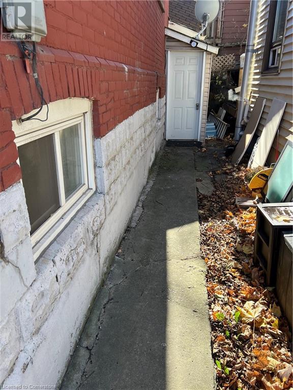 42 Princess Street Unit# Basement, Hamilton, Ontario  L8L 3K6 - Photo 4 - 40677117