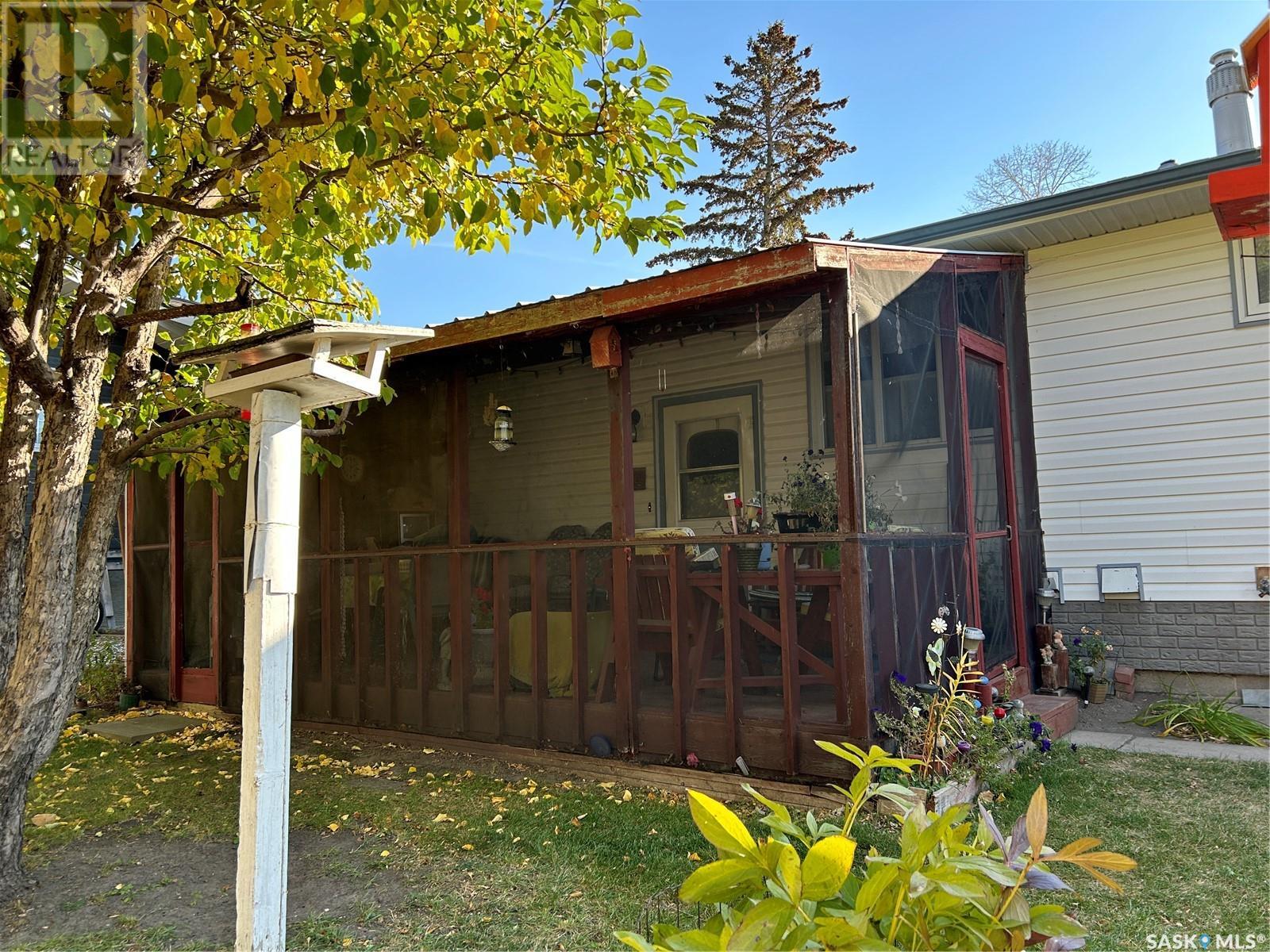 616 Beharrel Street, Oxbow, Saskatchewan  S0C 2B0 - Photo 20 - SK987722