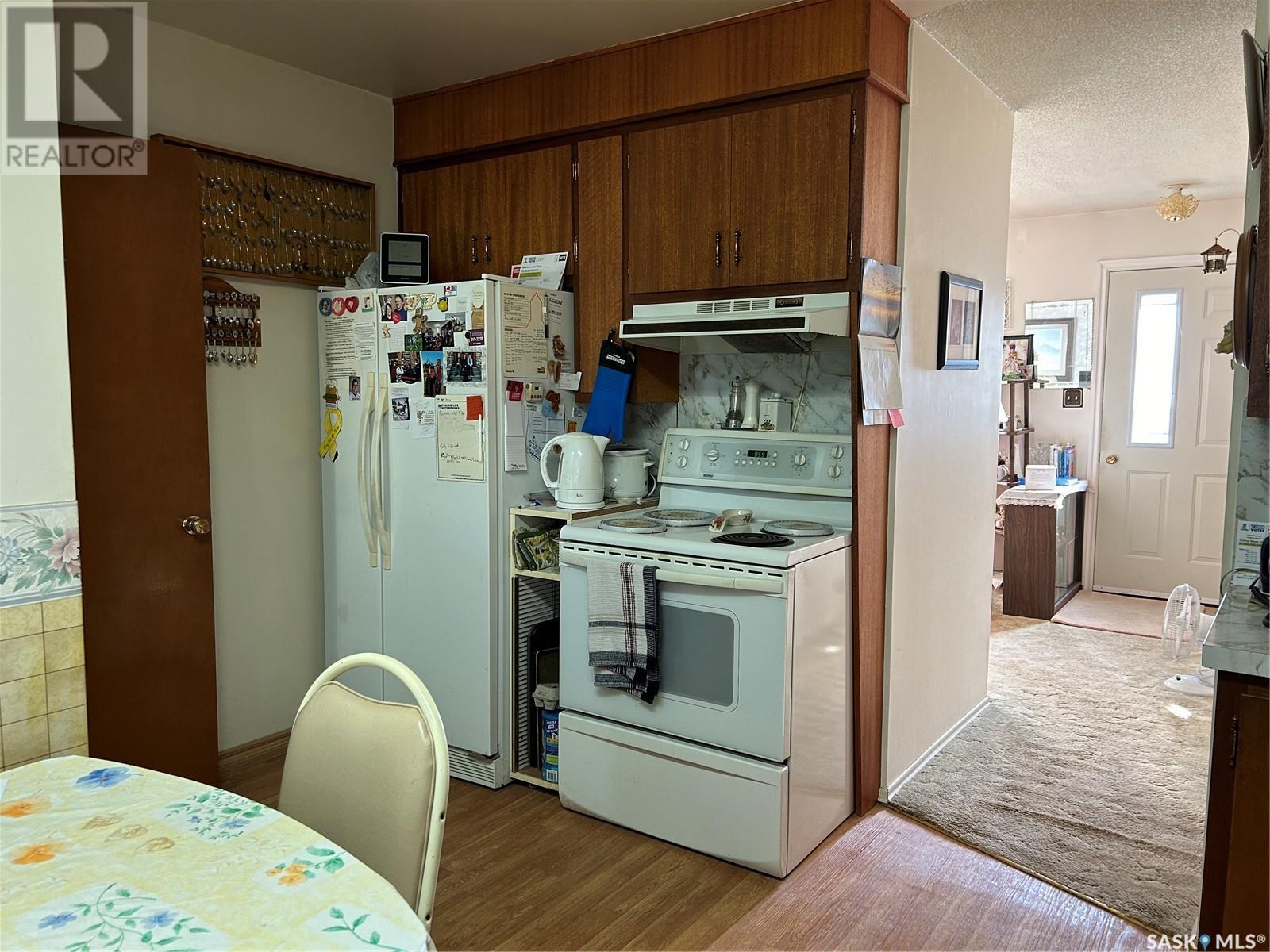 616 Beharrel Street, Oxbow, Saskatchewan  S0C 2B0 - Photo 5 - SK987722