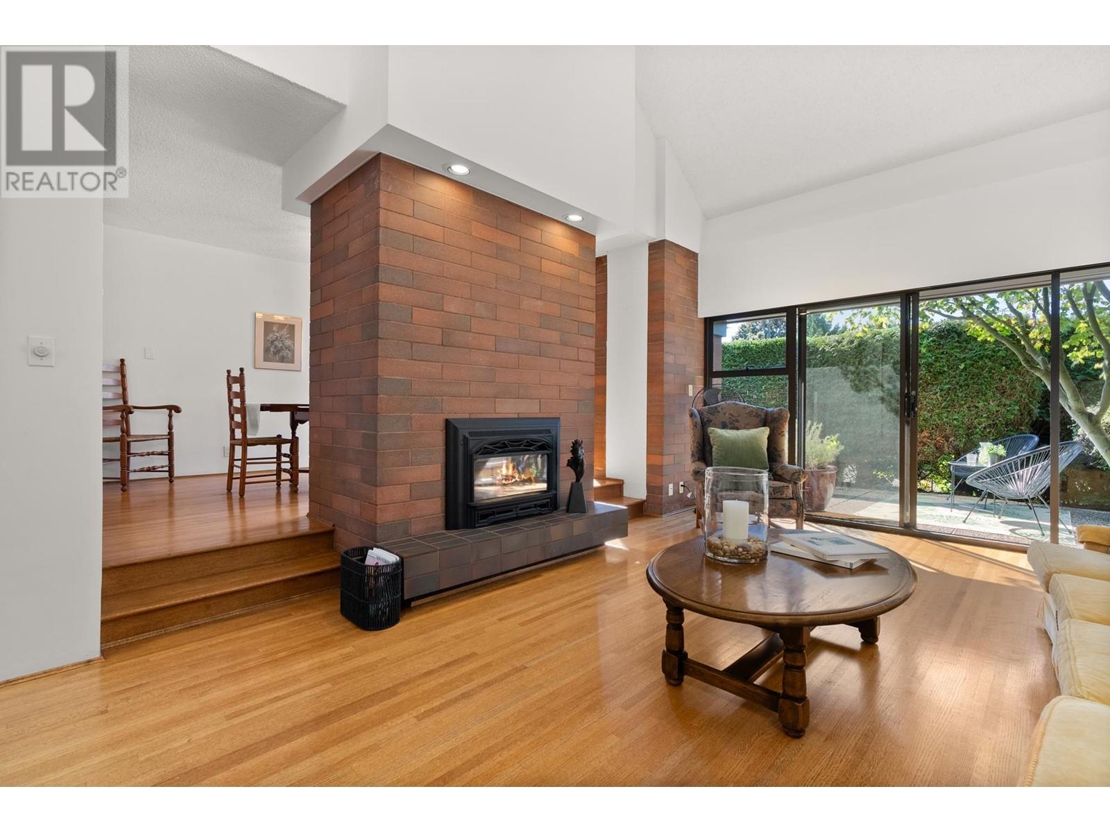 328 Wethersfield Drive, Vancouver, British Columbia  V5X 4N1 - Photo 2 - R2937977