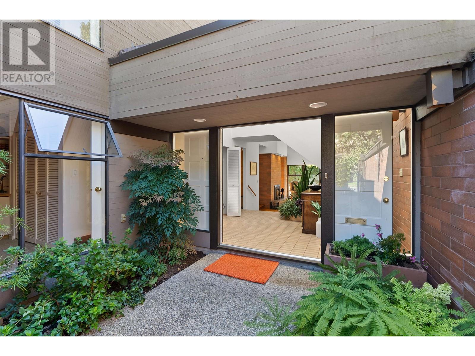 328 Wethersfield Drive, Vancouver, British Columbia  V5X 4N1 - Photo 1 - R2937977