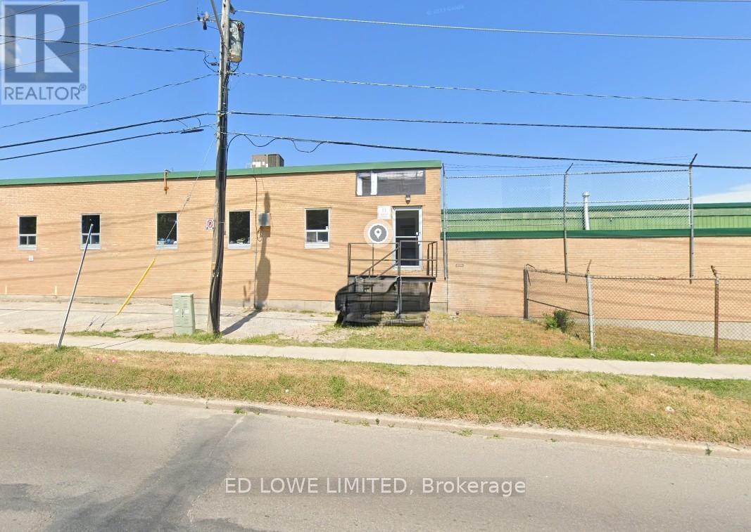 940 - 11 Innisfil Street, Barrie (City Centre), Ontario  L4N 6S7 - Photo 1 - S10422489