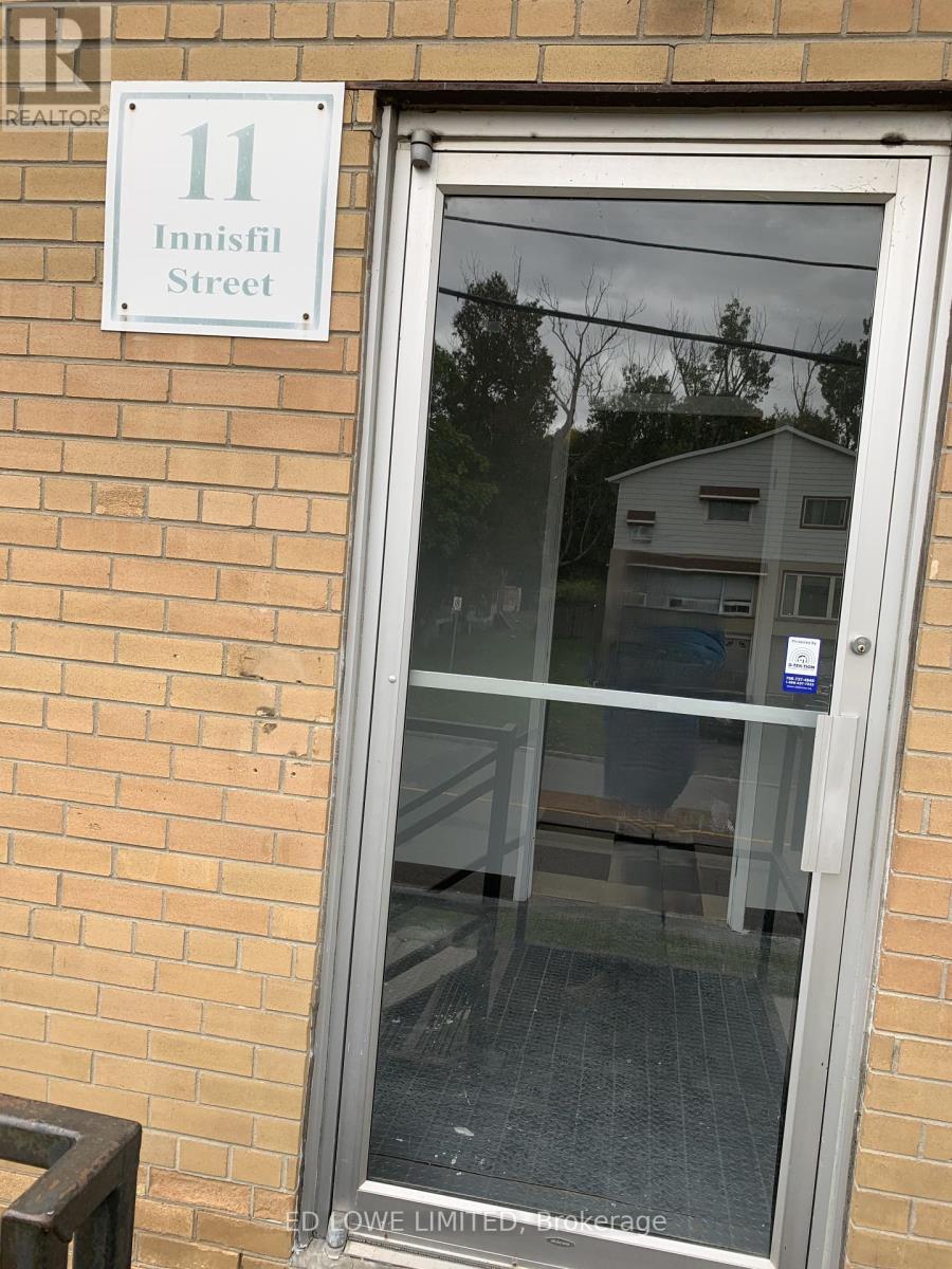 940 - 11 Innisfil Street, Barrie (City Centre), Ontario  L4N 6S7 - Photo 2 - S10422489