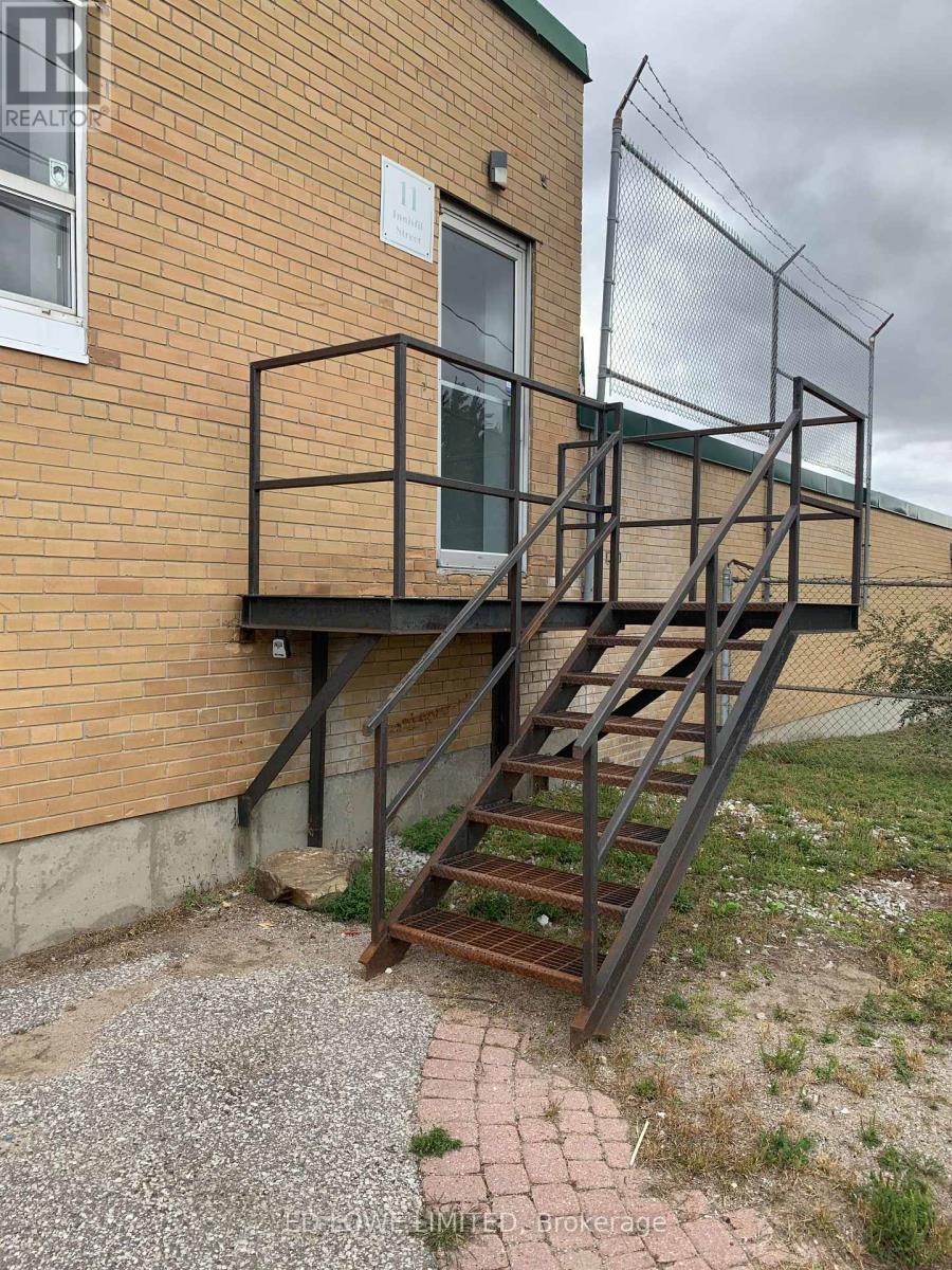 940 - 11 Innisfil Street, Barrie (City Centre), Ontario  L4N 6S7 - Photo 3 - S10422489
