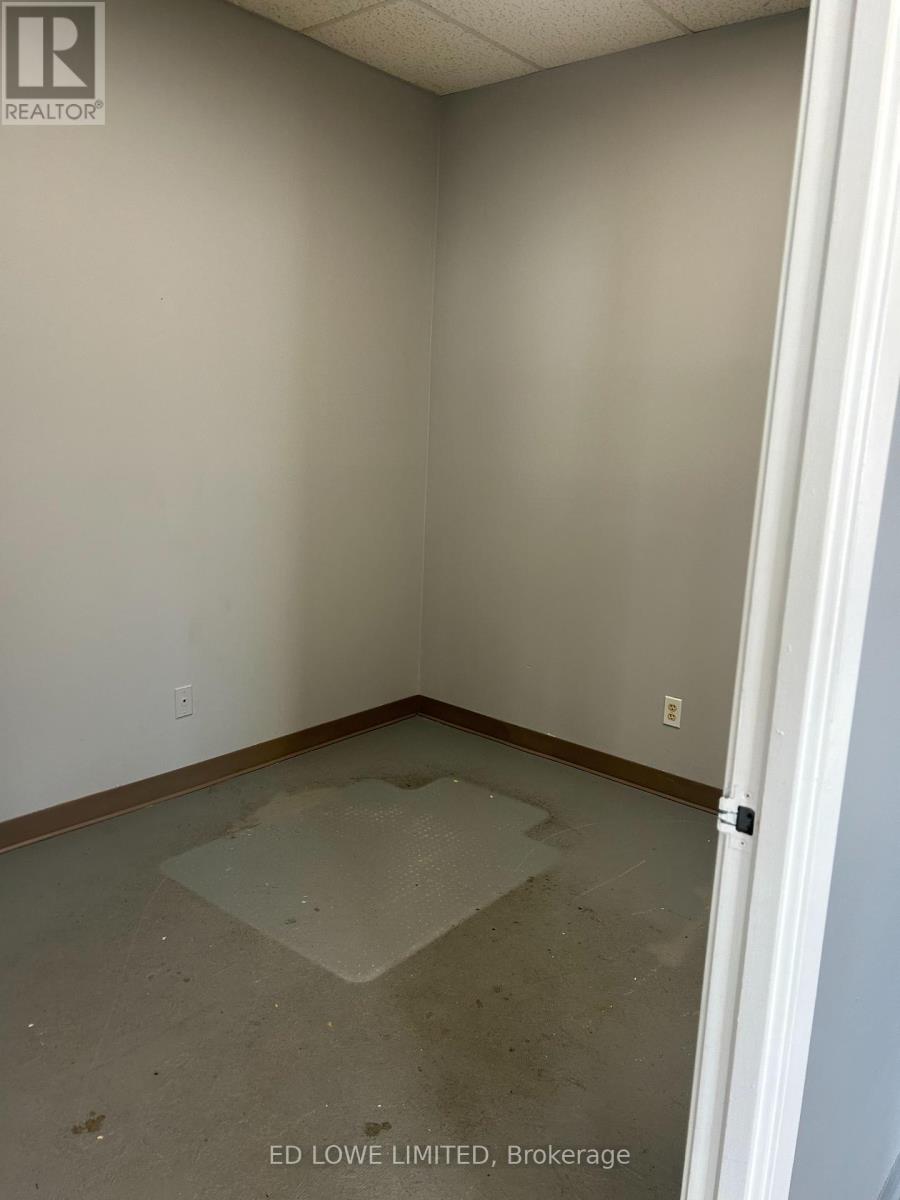 940 - 11 Innisfil Street, Barrie (City Centre), Ontario  L4N 6S7 - Photo 6 - S10422489