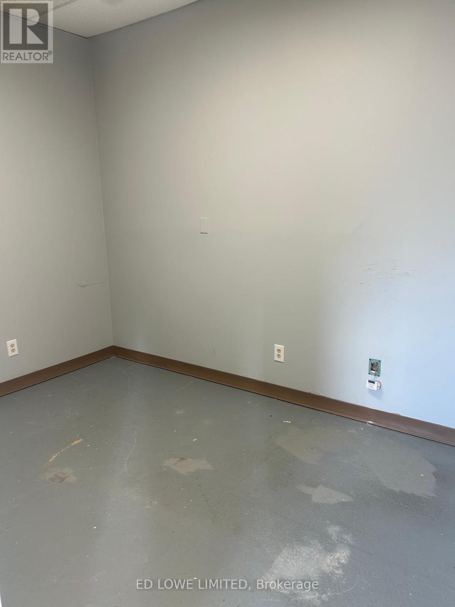 940 - 11 Innisfil Street, Barrie (City Centre), Ontario  L4N 6S7 - Photo 7 - S10422489