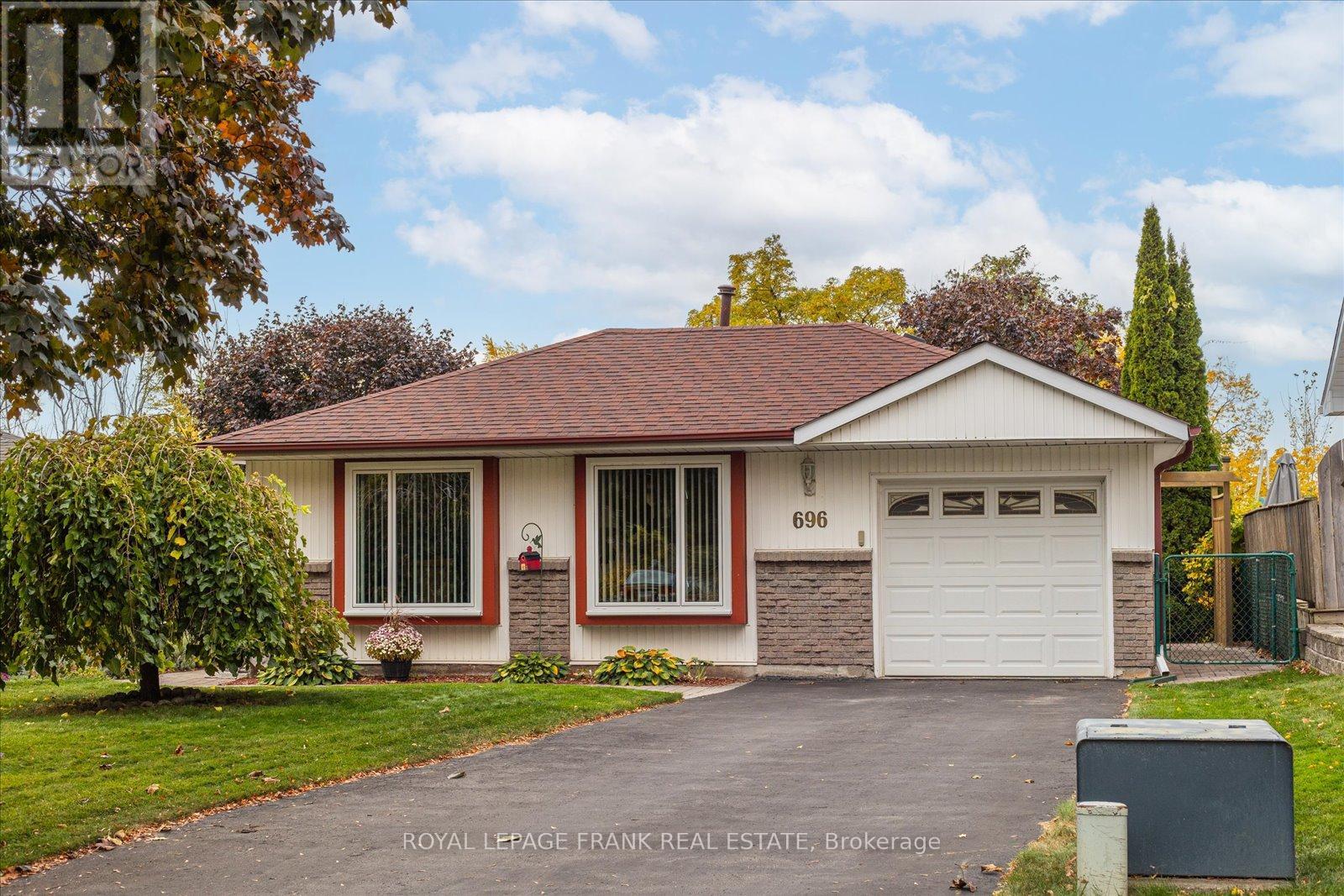 696 DOWN CRESCENT, Oshawa, Ontario