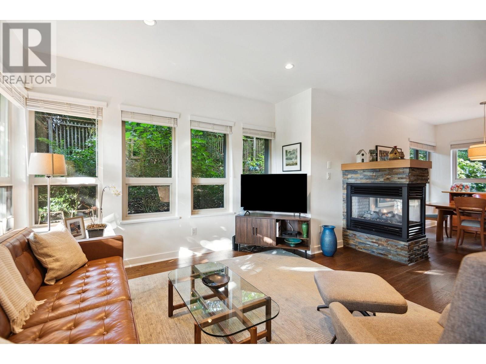 2994 Chesterfield Avenue, North Vancouver, British Columbia  V7N 3M6 - Photo 5 - R2944093