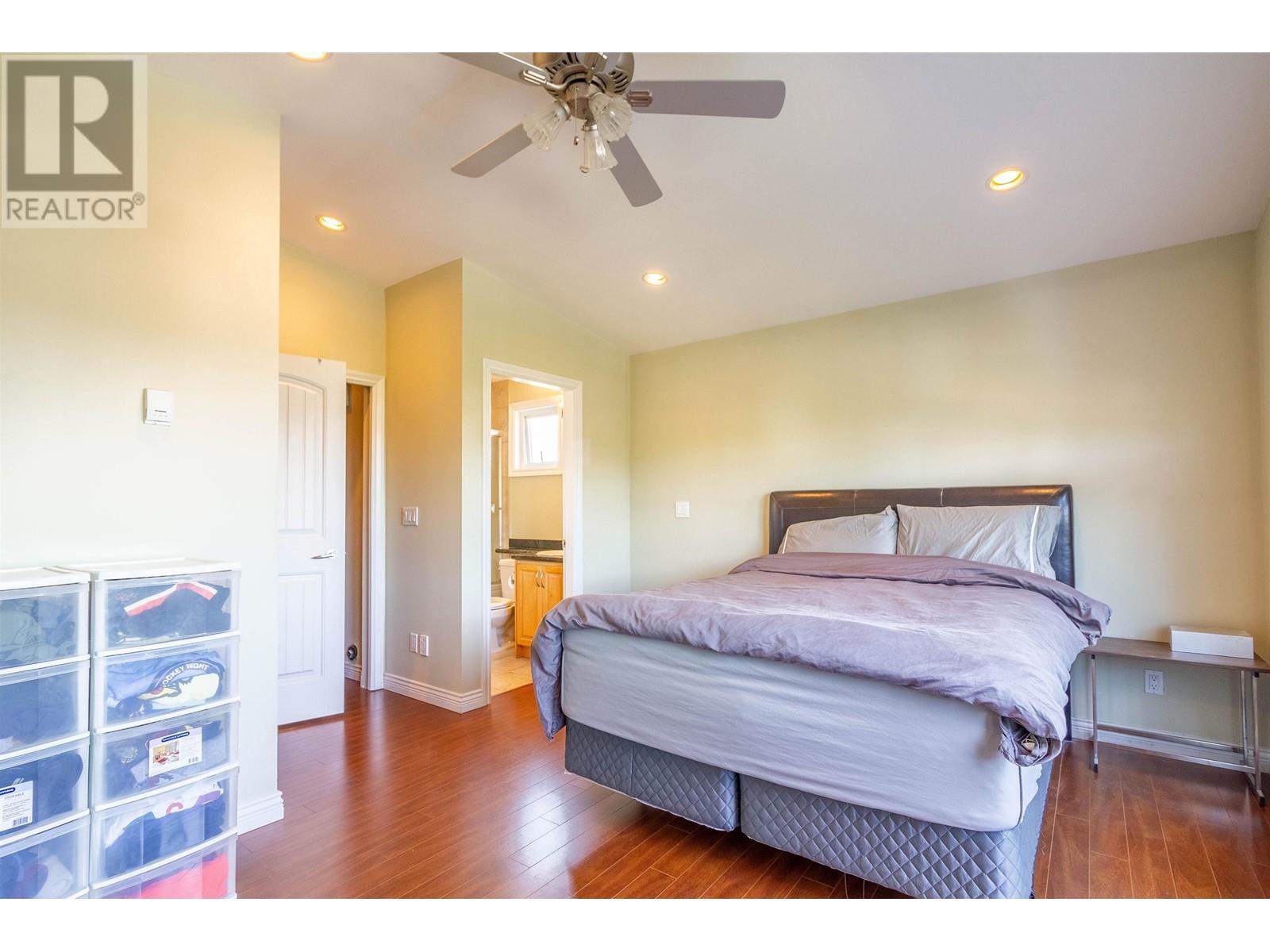 Listing Picture 16 of 36 : 1150 E 41ST AVENUE, Vancouver / 溫哥華 - 魯藝地產 Yvonne Lu Group - MLS Medallion Club Member