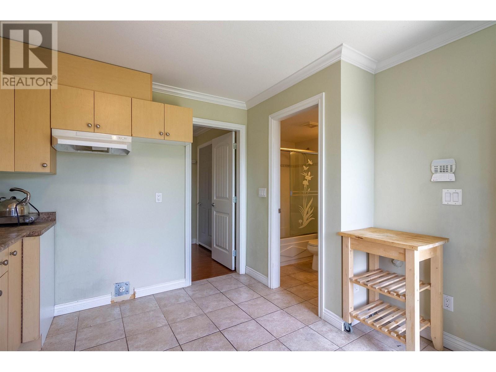 Listing Picture 24 of 36 : 1150 E 41ST AVENUE, Vancouver / 溫哥華 - 魯藝地產 Yvonne Lu Group - MLS Medallion Club Member