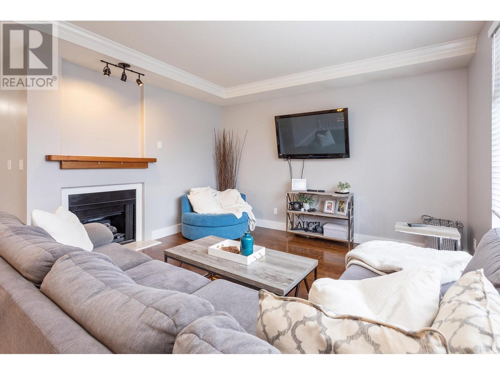 2230 Hawthorne Avenue, Port Coquitlam, British Columbia  V3C 1W6 - Photo 3 - R2944115