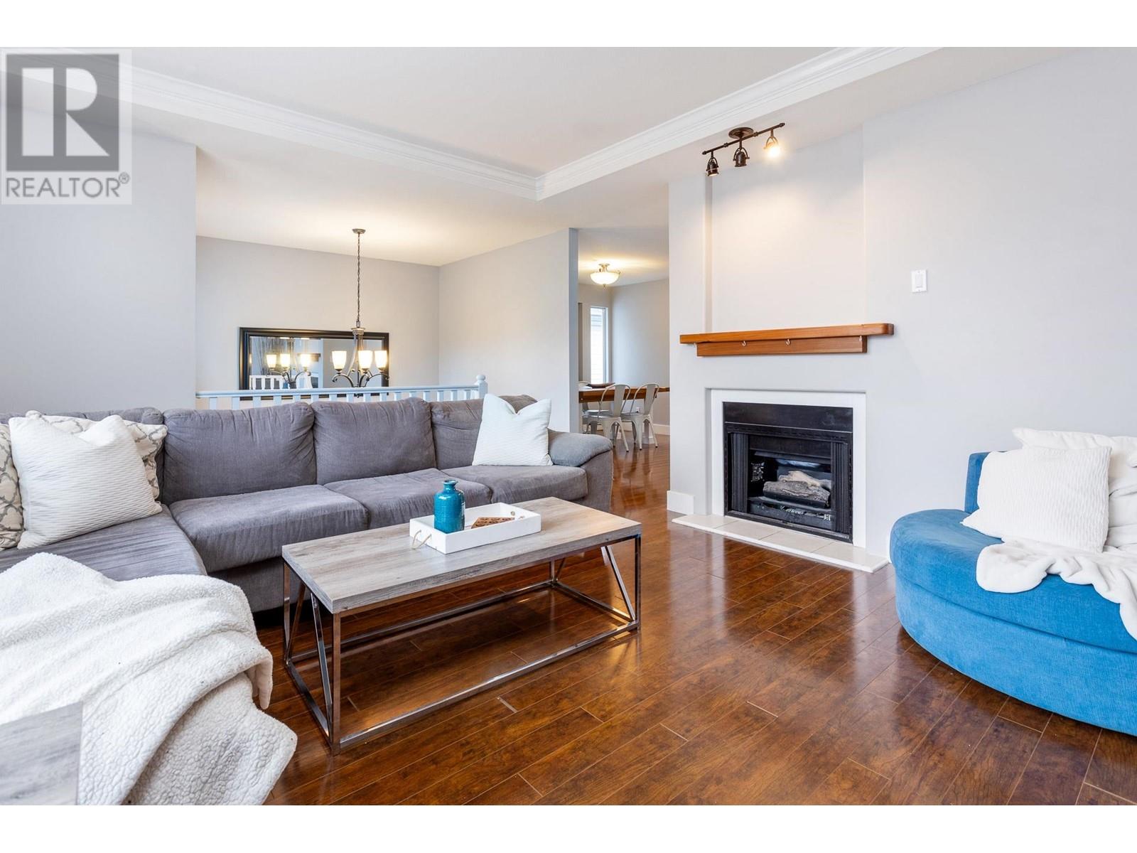 2230 Hawthorne Avenue, Port Coquitlam, British Columbia  V3C 1W6 - Photo 4 - R2944115