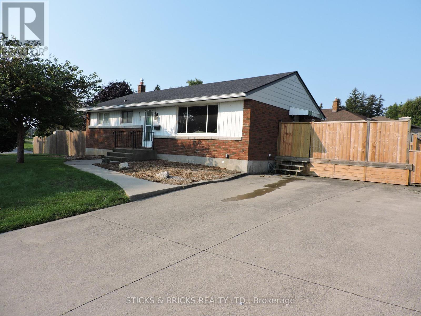 Lower - 3137 Kingswood Crescent, Niagara Falls, Ontario  L2J 2H5 - Photo 1 - X10422650