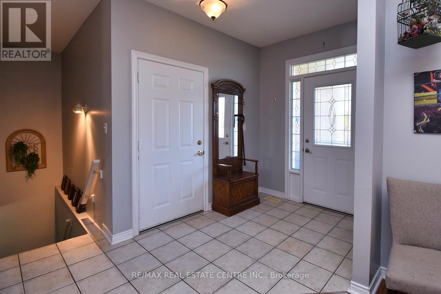 Property at 39 TWENTY PLACE BOULEVARD image 3