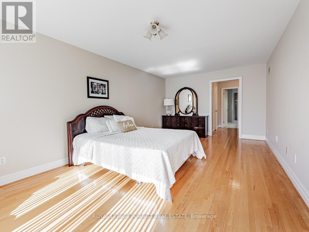 8 Lovilla Boulevard, Toronto, Ontario  M9M 1C3 - Photo 36 - W10422603