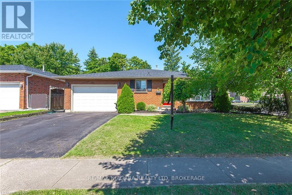 4 College Park Drive, Welland, Ontario  L3C 6Z6 - Photo 2 - X9413894