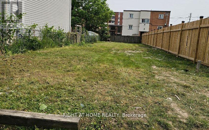 Property at 361 ADELAIDE AVENUE W image 1