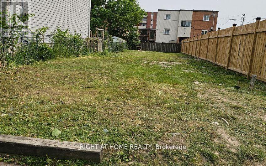 Property at 361 ADELAIDE AVENUE W image 4