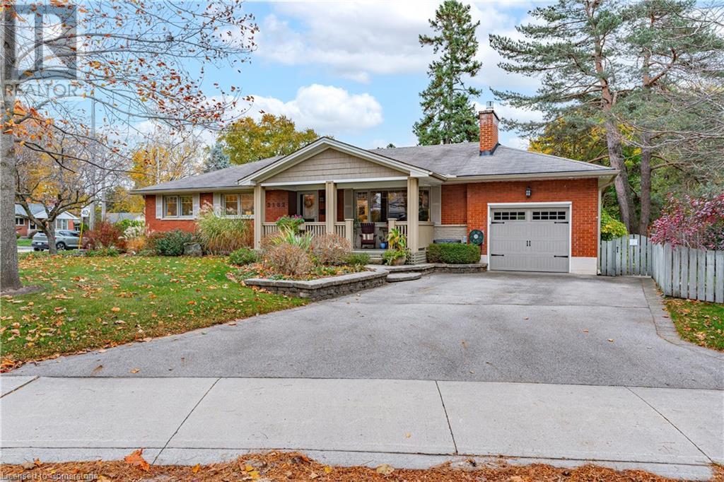 2182 Clarendon Park DriveBurlington, Ontario  L7R 1X1 - Photo 2 - 40677361