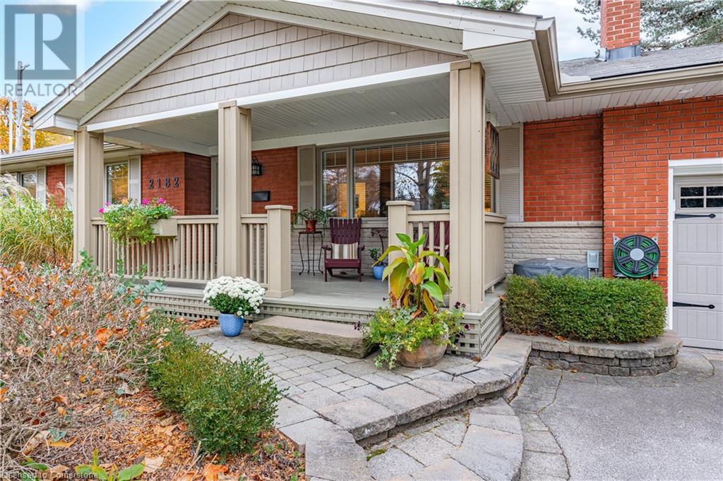 2182 Clarendon Park DriveBurlington, Ontario  L7R 1X1 - Photo 3 - 40677361