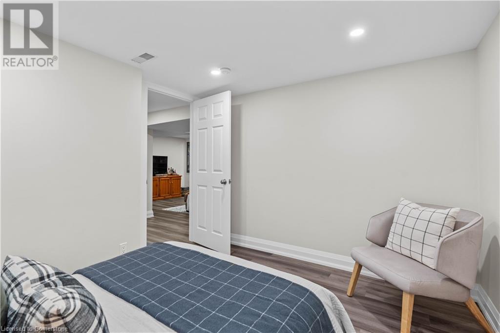 2182 Clarendon Park DriveBurlington, Ontario  L7R 1X1 - Photo 31 - 40677361