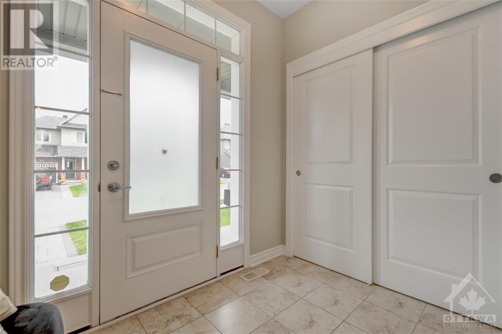 213 Mission Trail CrescentOttawa, Ontario  K2T 0H7 - Photo 2 - X10422958