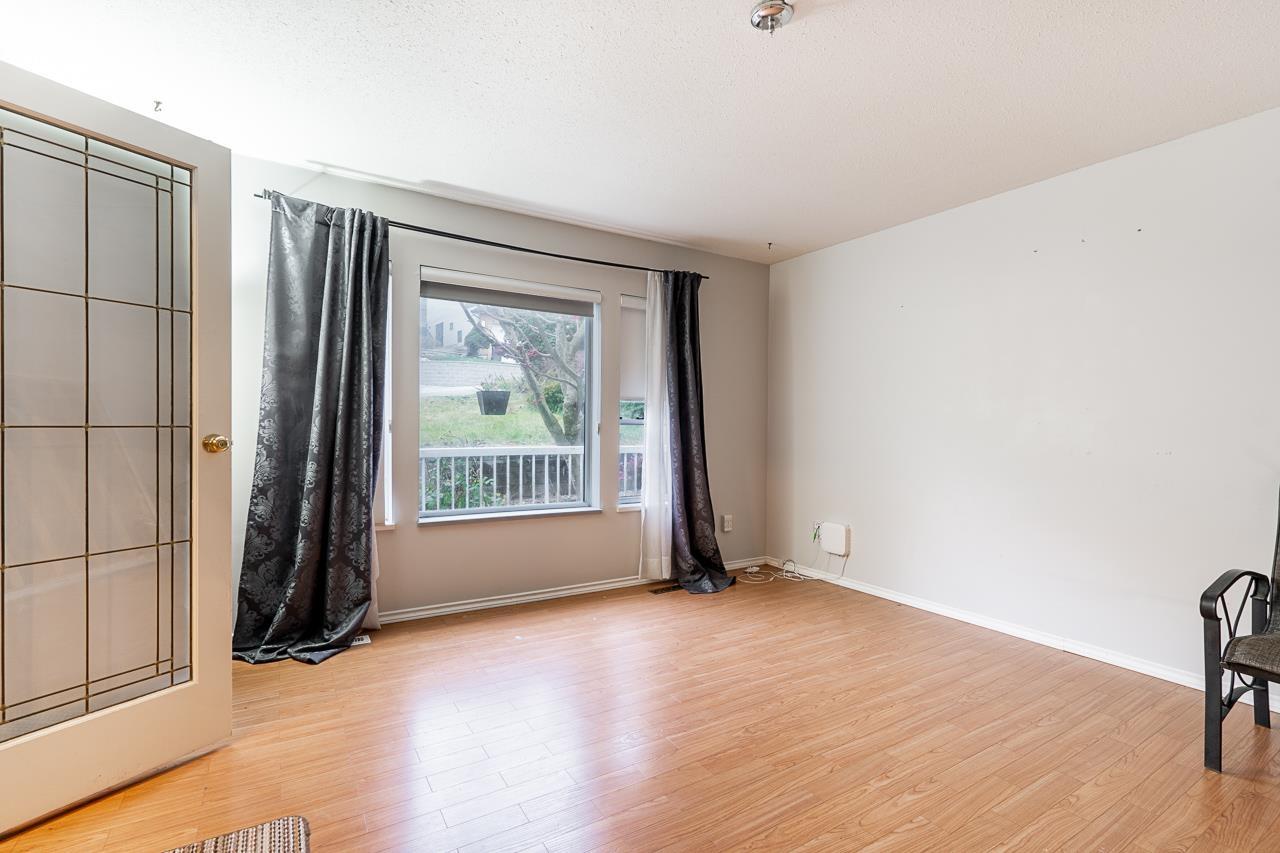 Property at 11681 99A AVENUE image 4