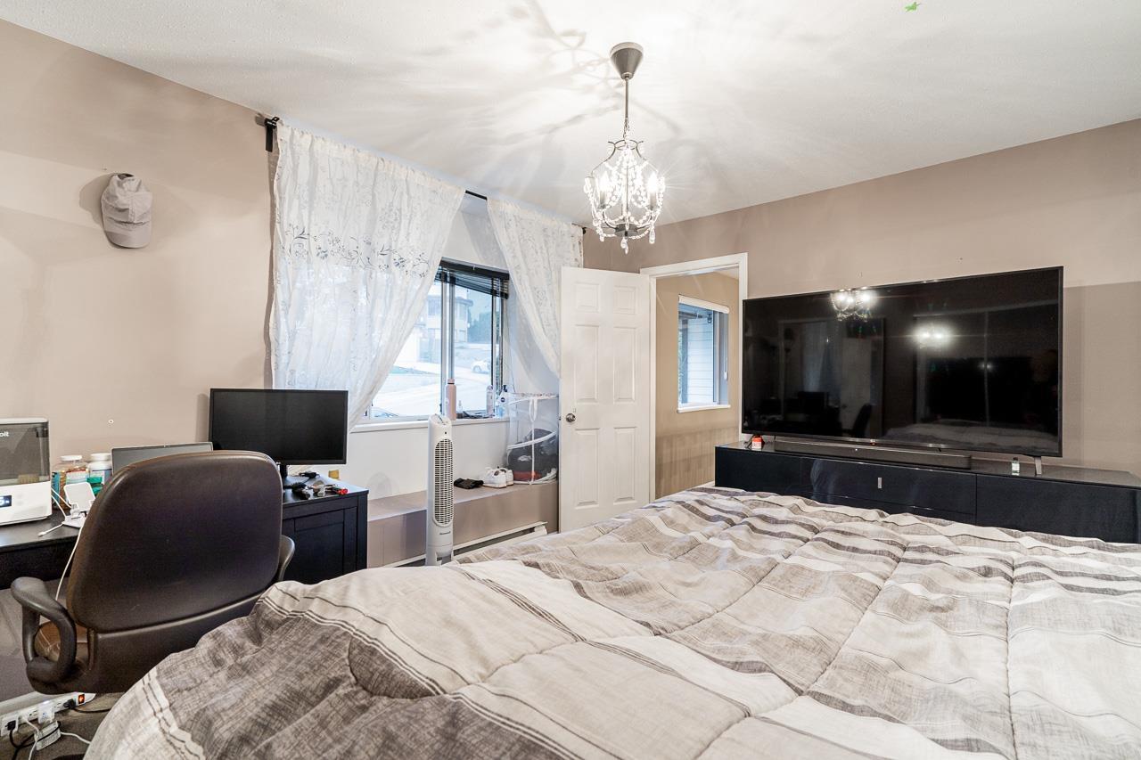 11681 99a Avenue, Surrey, British Columbia  V3V 7K5 - Photo 13 - R2943247