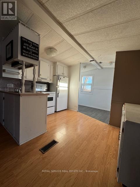 Unit 9 - 1037 Arthur Street, Clarington, Ontario  L1B 1K6 - Photo 2 - E9768120