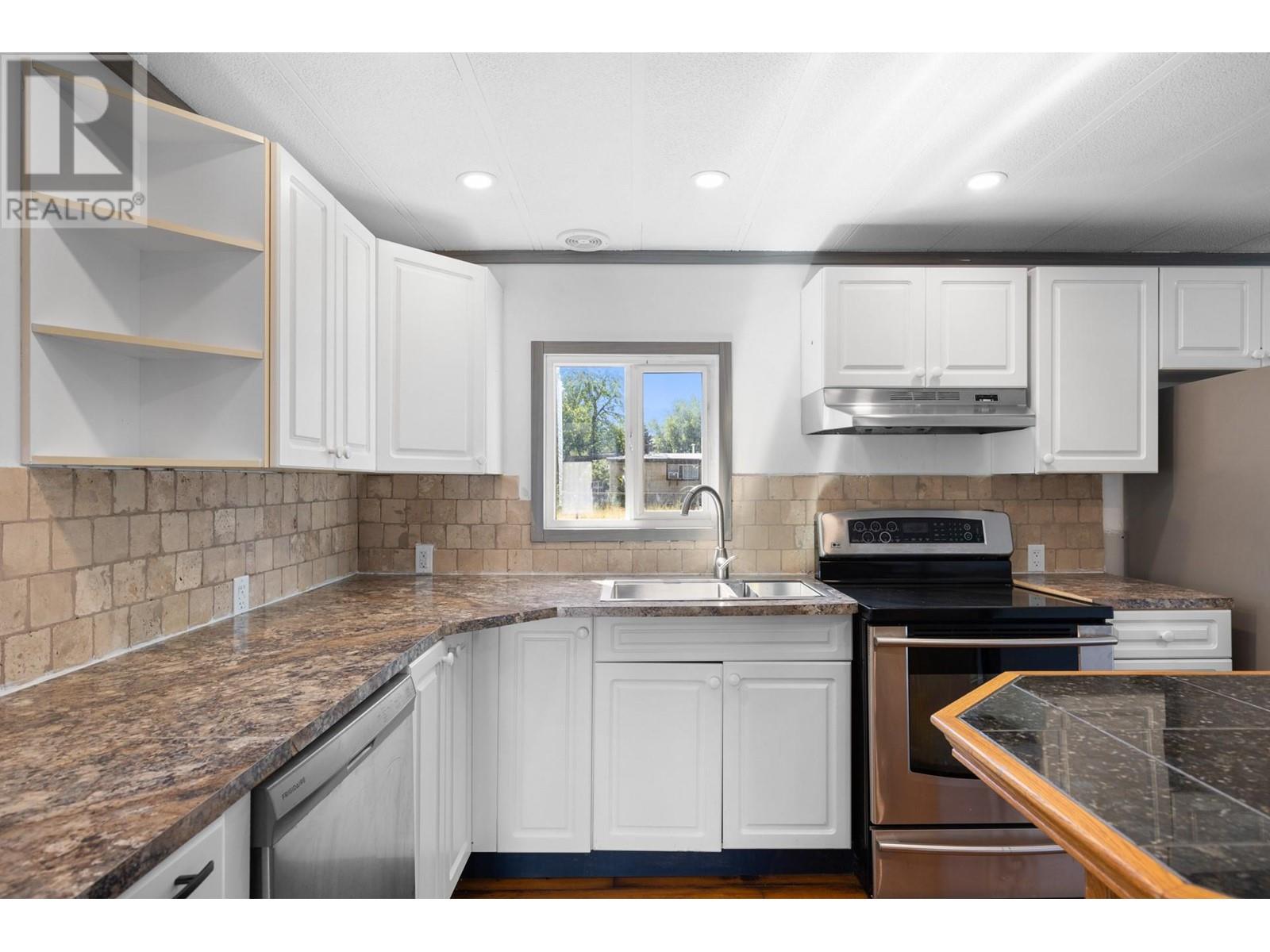 Property at 2065 Boucherie Road Unit# 57 Lot# 57 image 3