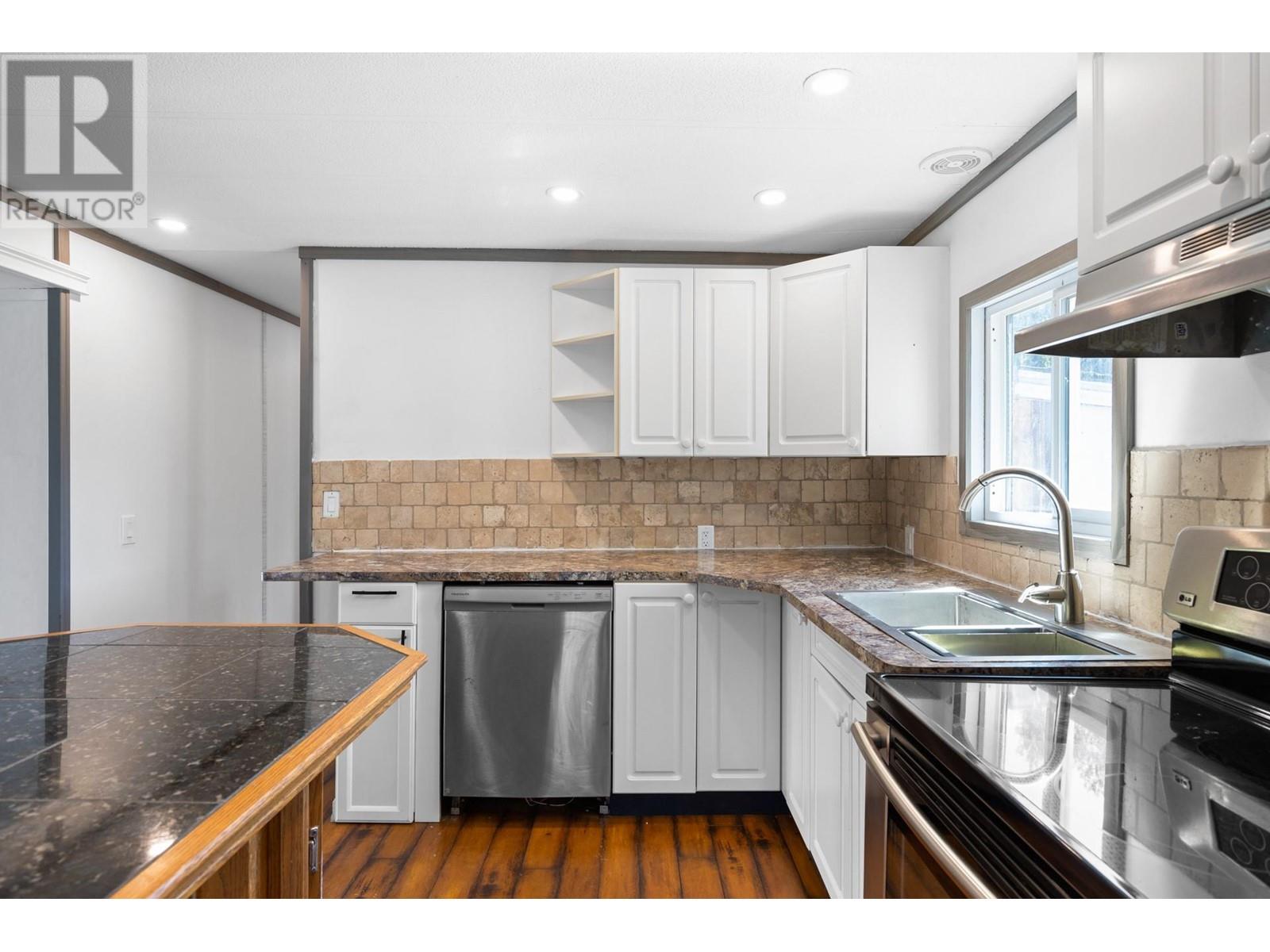 Property at 2065 Boucherie Road Unit# 57 Lot# 57 image 4