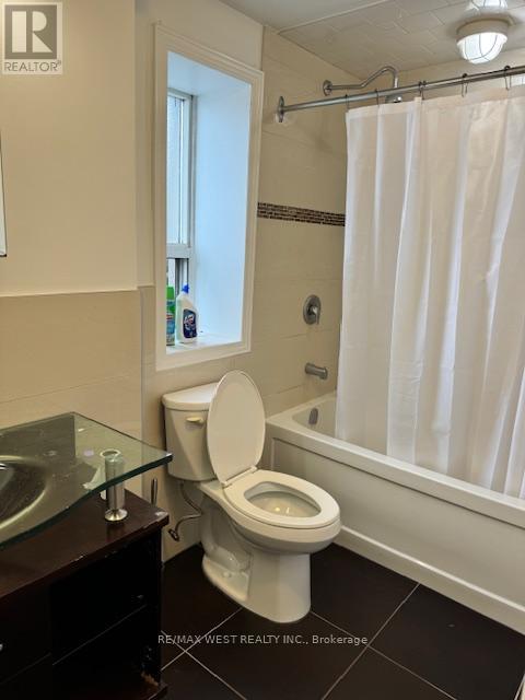 2nd Flr - 2696 St Clair Avenue WToronto (Rockcliffe-Smythe), Ontario  M6N 1M2 - Photo 10 - W10422819