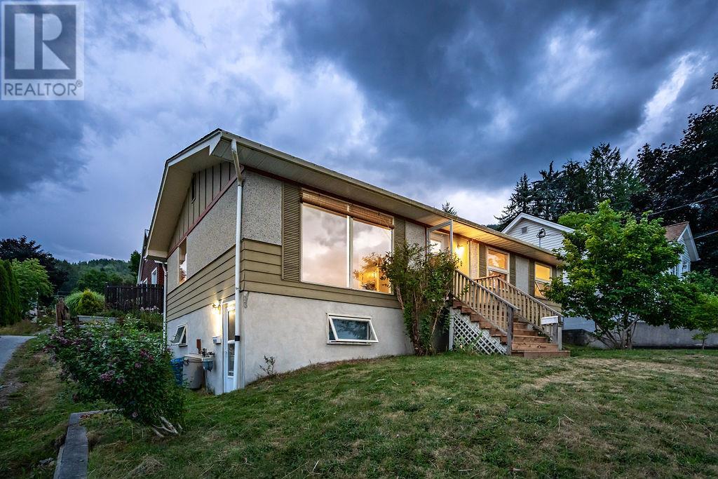 1319 Hall Street, Nelson, British Columbia  V1L 2A3 - Photo 44 - 10328359