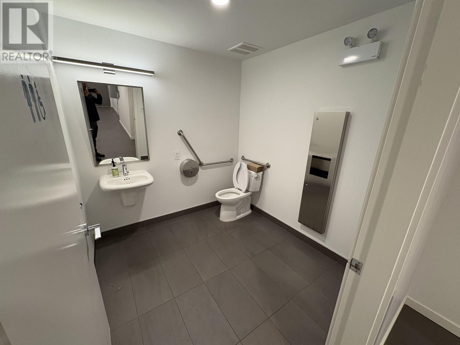 101 1032 Austin Avenue, Coquitlam, British Columbia  V3K 3P3 - Photo 10 - C8063070