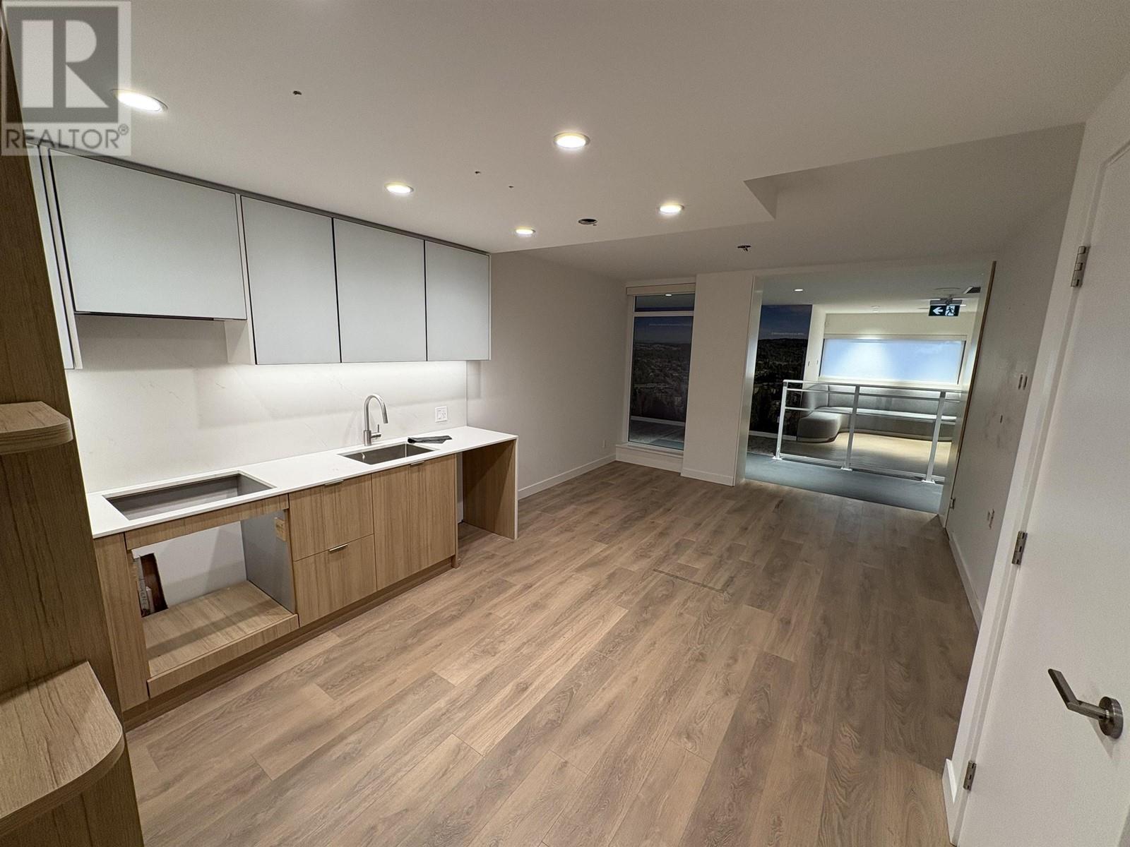 101 1032 Austin Avenue, Coquitlam, British Columbia  V3K 3P3 - Photo 8 - C8063070