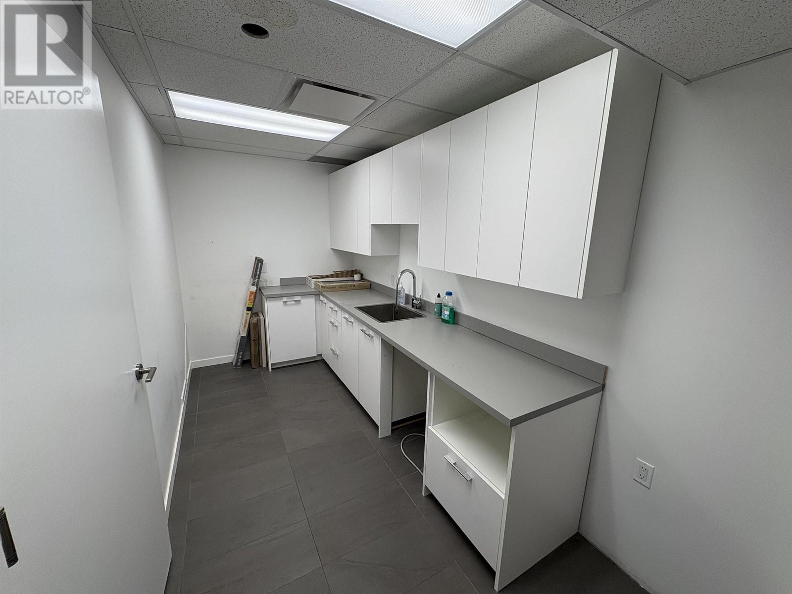 101 1032 Austin Avenue, Coquitlam, British Columbia  V3K 3P3 - Photo 11 - C8063070