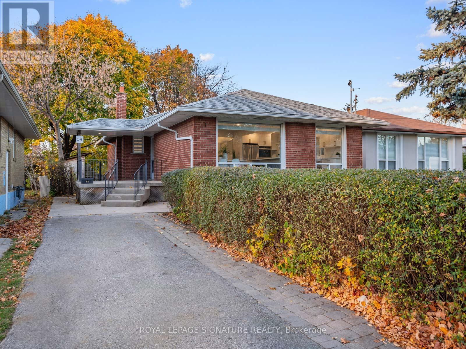 54 FLINTRIDGE ROAD, Toronto, Ontario