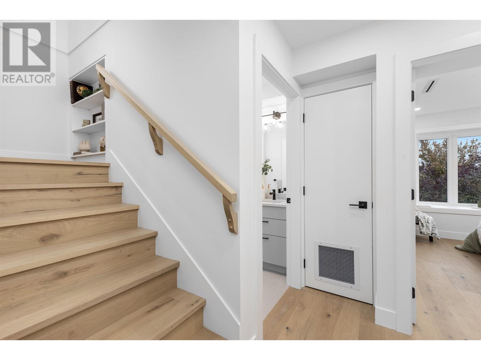 1 1328 E 35TH AVENUE