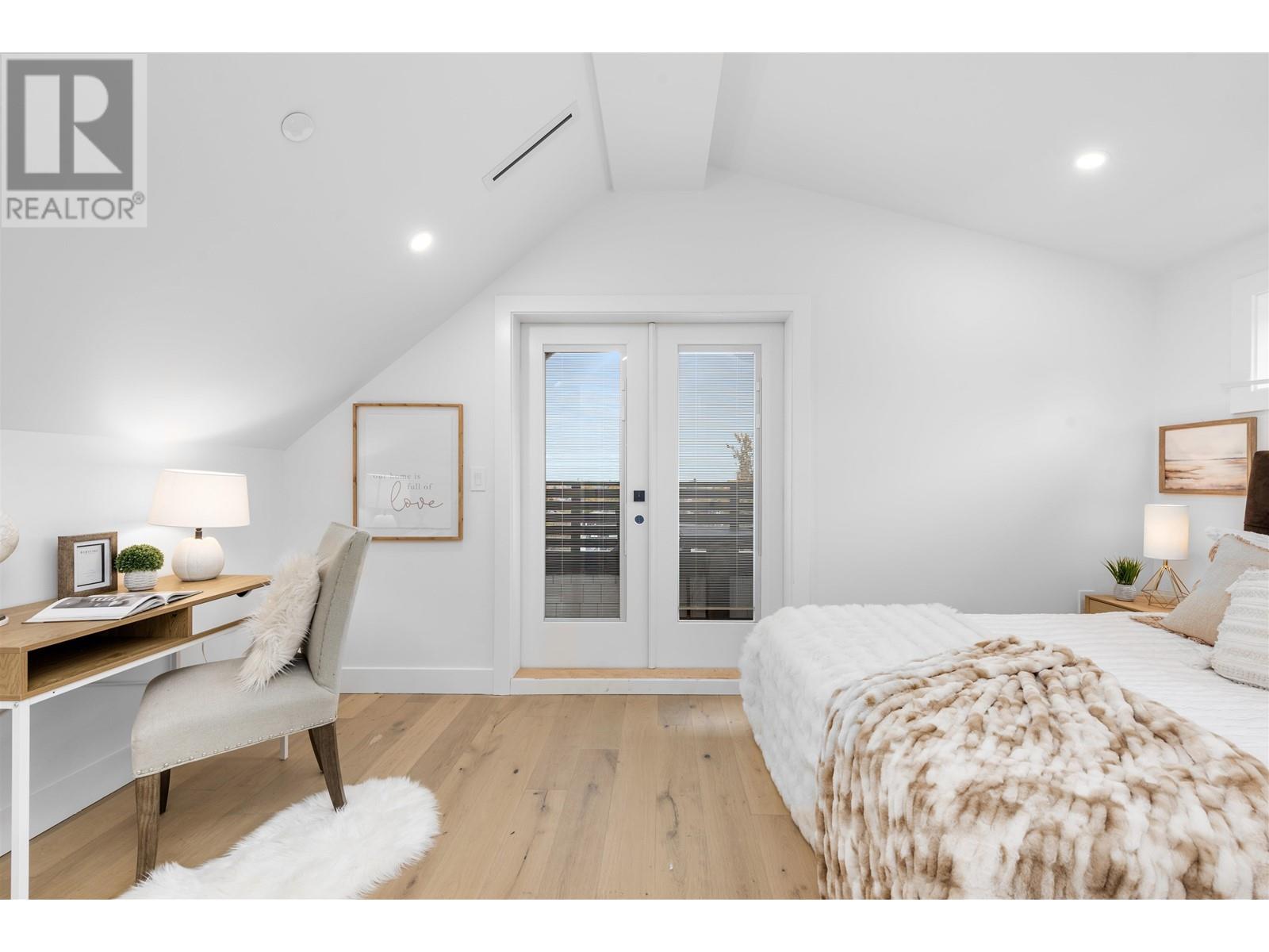 1 1328 E 35TH AVENUE