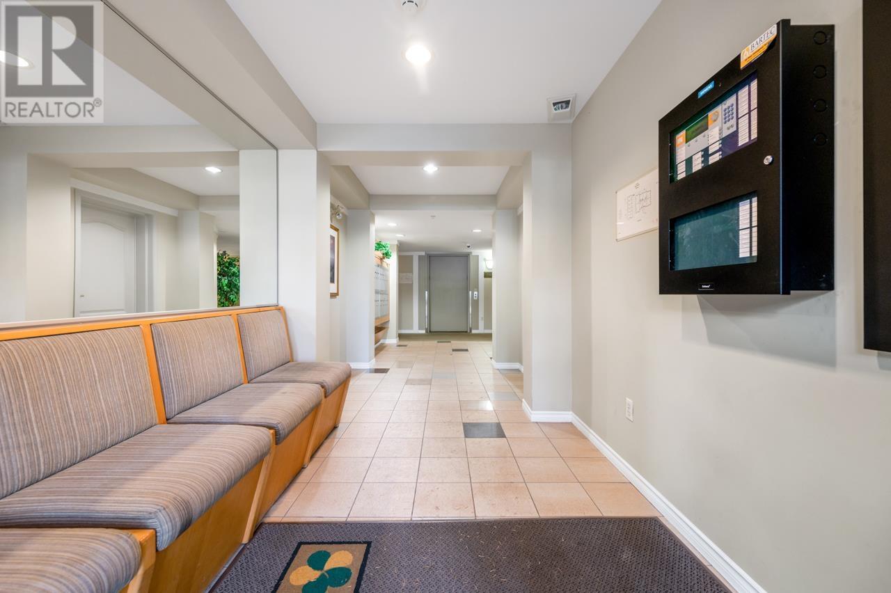 Listing Picture 3 of 22 : 203 988 W 54 TH AVENUE, Vancouver / 溫哥華 - 魯藝地產 Yvonne Lu Group - MLS Medallion Club Member