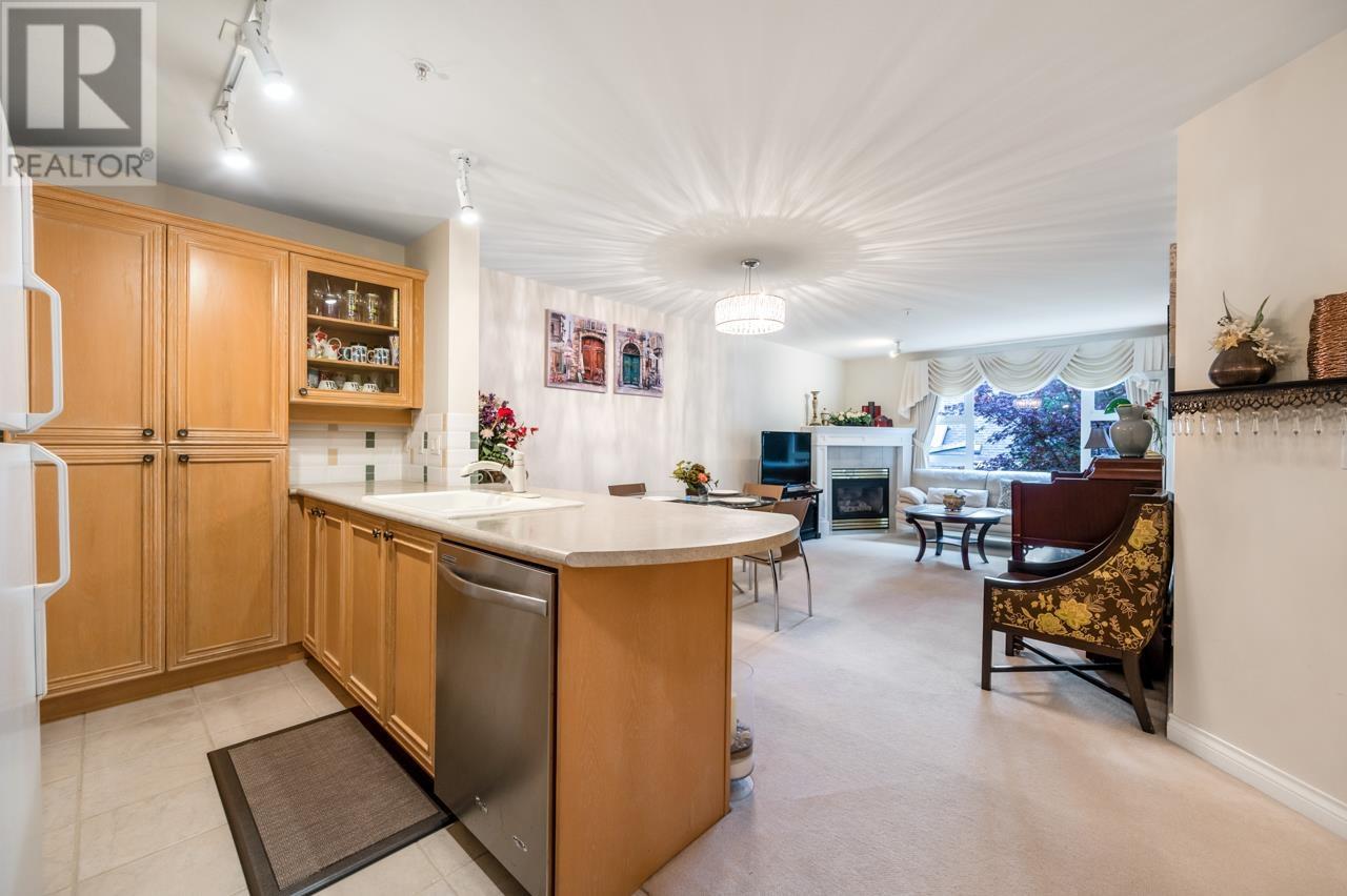 Listing Picture 4 of 22 : 203 988 W 54 TH AVENUE, Vancouver / 溫哥華 - 魯藝地產 Yvonne Lu Group - MLS Medallion Club Member