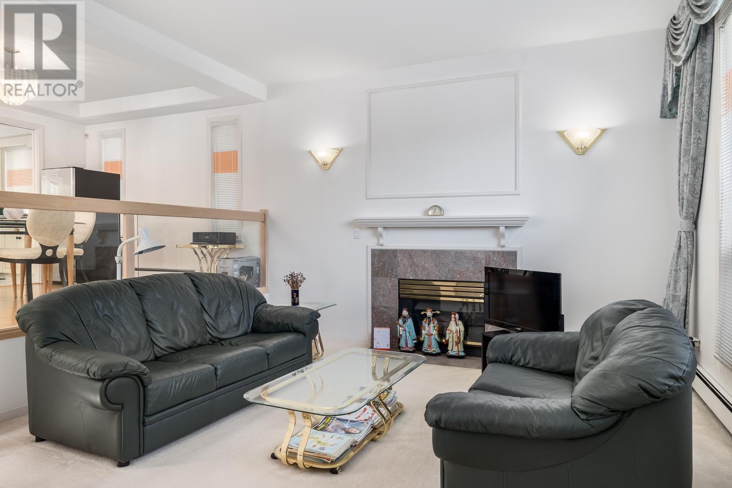 Listing Picture 2 of 22 : 108 W 46 AVENUE, Vancouver / 溫哥華 - 魯藝地產 Yvonne Lu Group - MLS Medallion Club Member