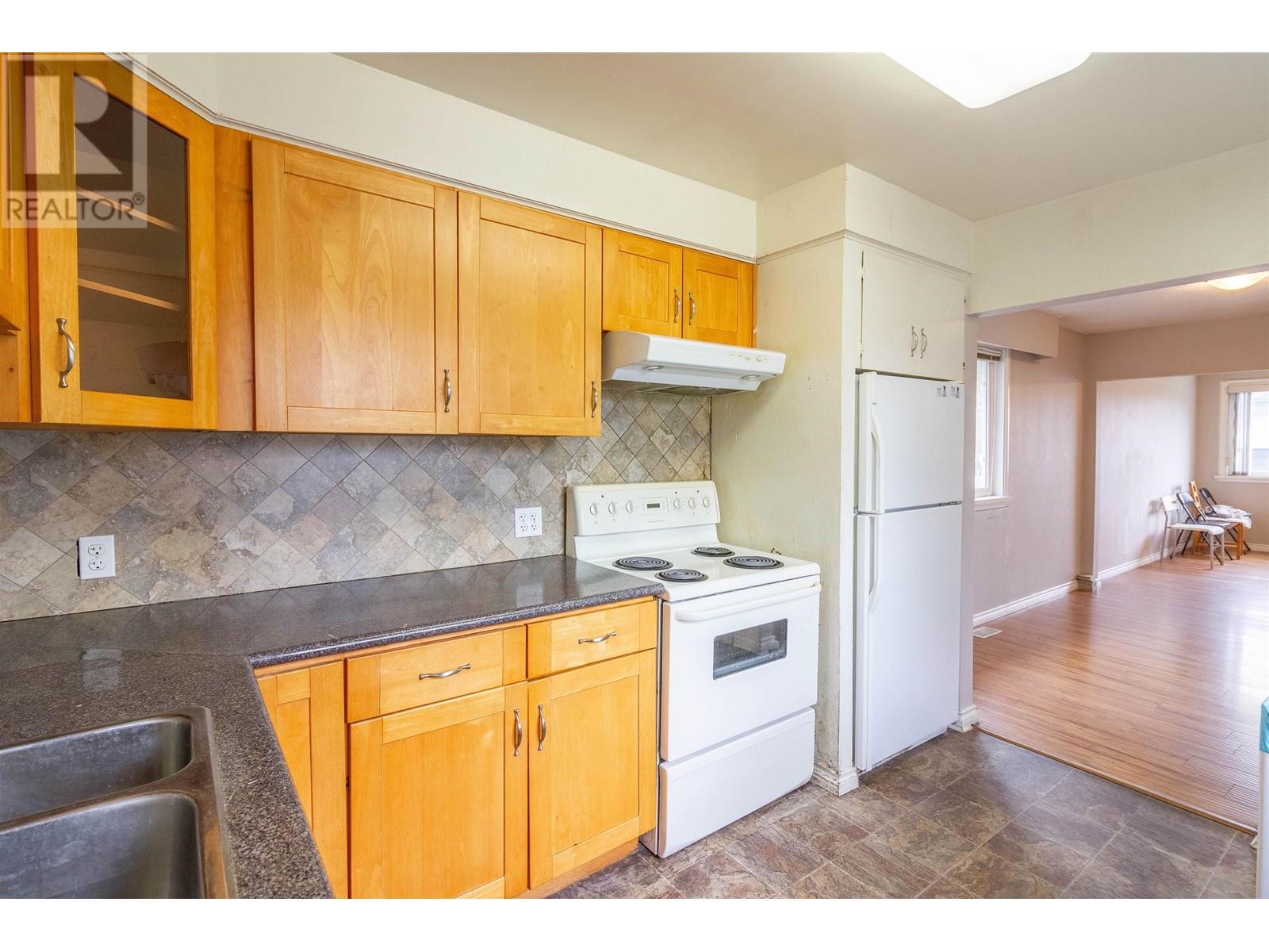 Listing Picture 12 of 28 : 5630 LINCOLN STREET, Vancouver / 溫哥華 - 魯藝地產 Yvonne Lu Group - MLS Medallion Club Member