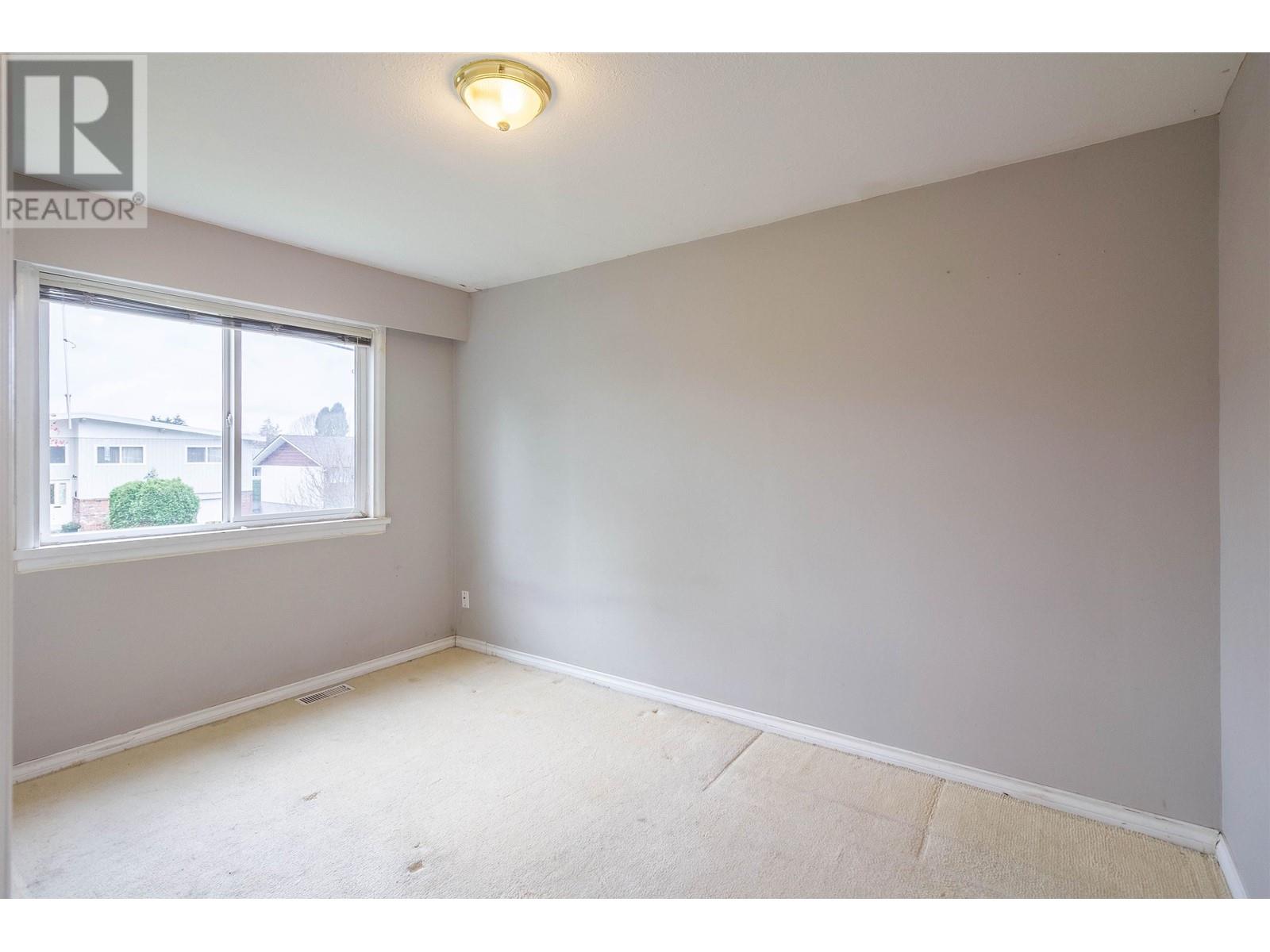 Listing Picture 13 of 28 : 5630 LINCOLN STREET, Vancouver / 溫哥華 - 魯藝地產 Yvonne Lu Group - MLS Medallion Club Member