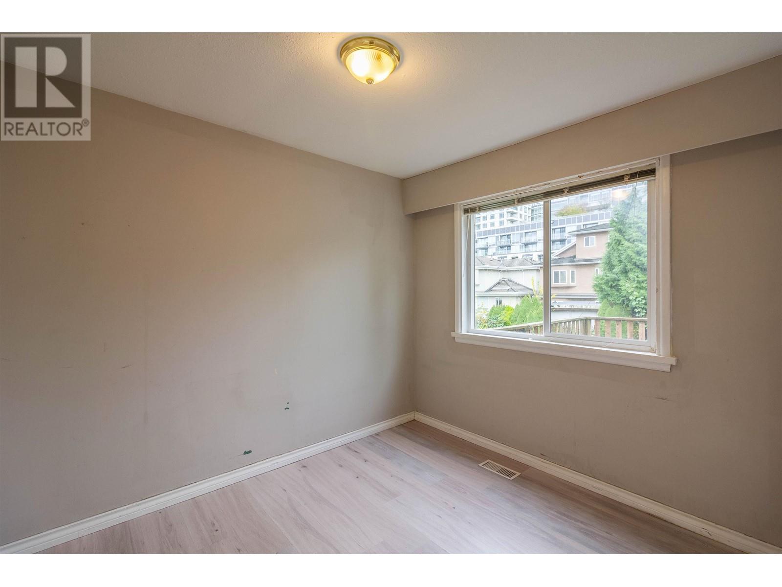 Listing Picture 14 of 28 : 5630 LINCOLN STREET, Vancouver / 溫哥華 - 魯藝地產 Yvonne Lu Group - MLS Medallion Club Member