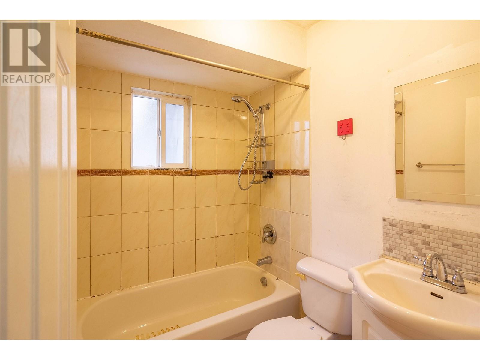 Listing Picture 15 of 28 : 5630 LINCOLN STREET, Vancouver / 溫哥華 - 魯藝地產 Yvonne Lu Group - MLS Medallion Club Member