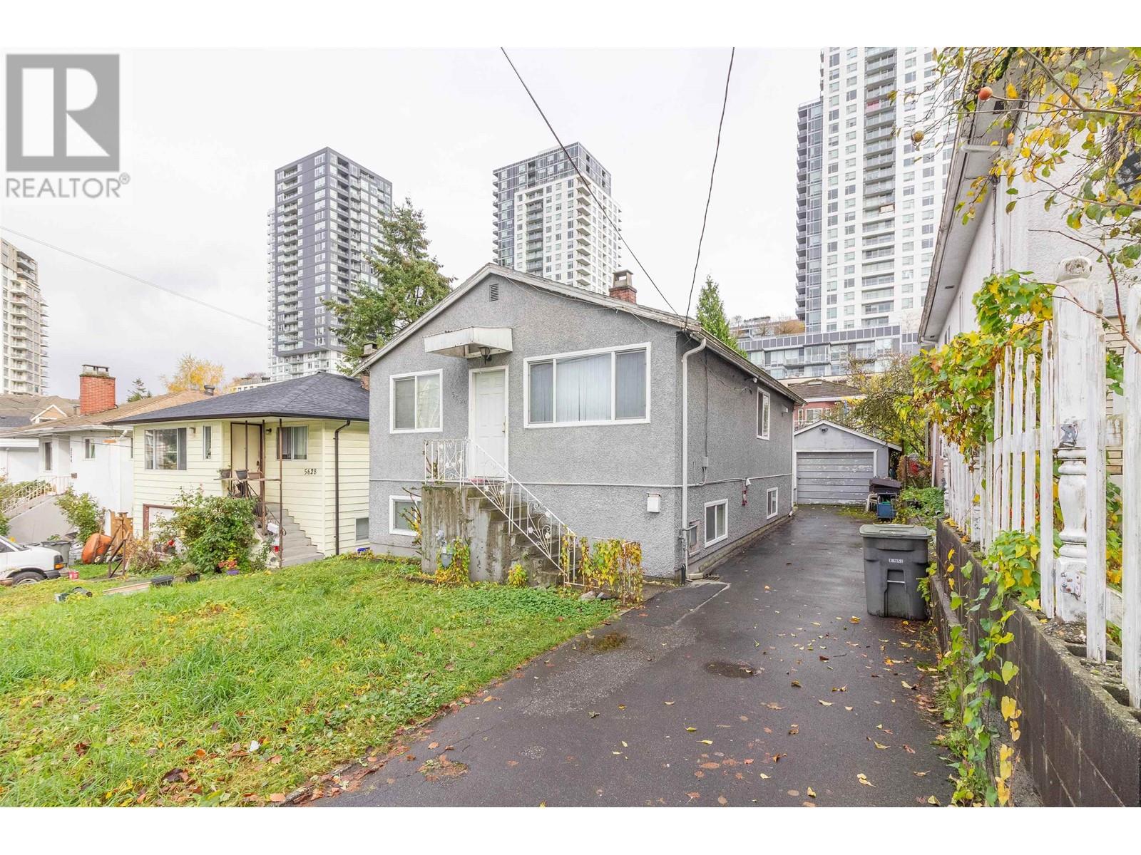 Listing Picture 2 of 28 : 5630 LINCOLN STREET, Vancouver / 溫哥華 - 魯藝地產 Yvonne Lu Group - MLS Medallion Club Member