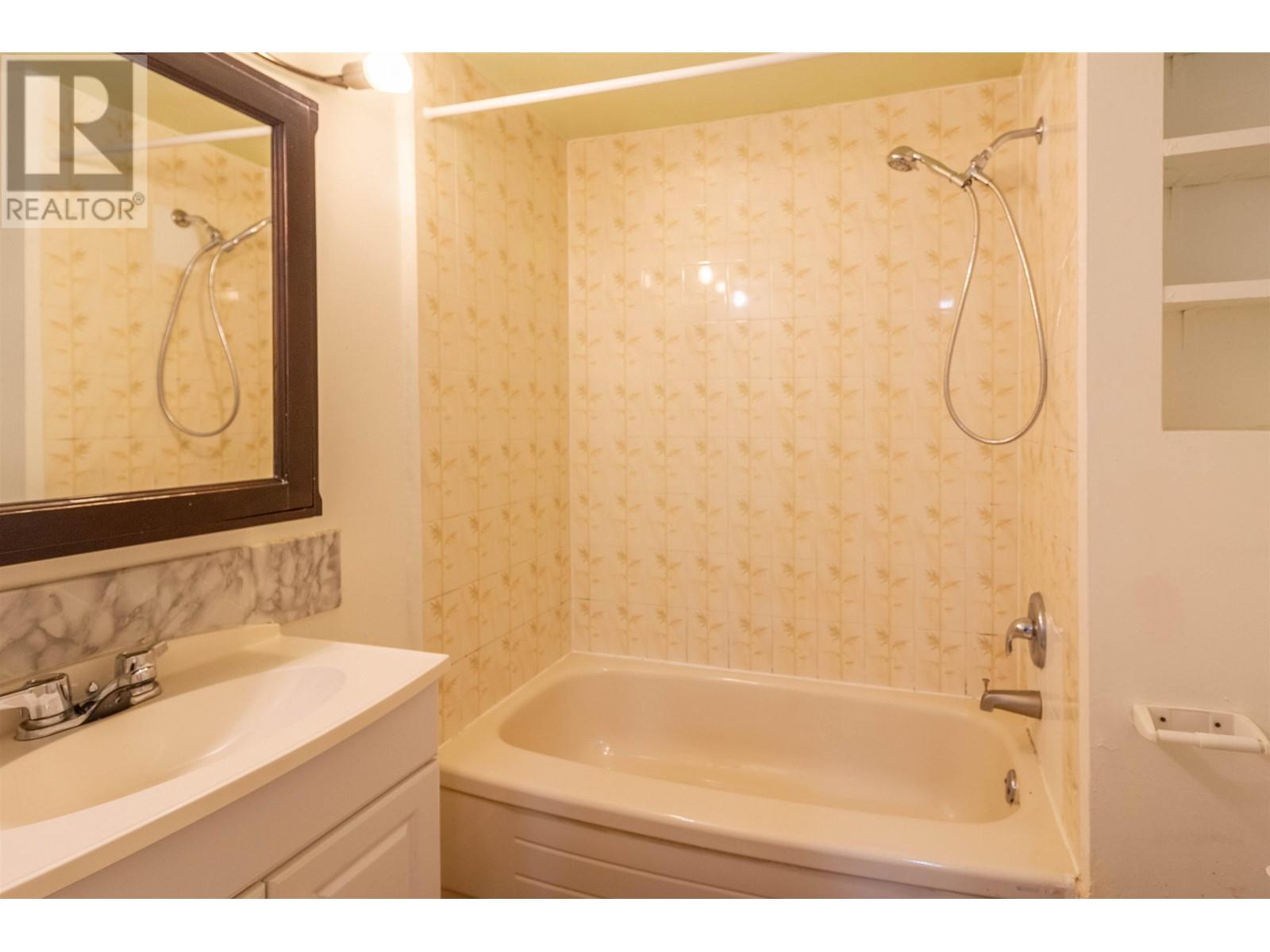 Listing Picture 23 of 28 : 5630 LINCOLN STREET, Vancouver / 溫哥華 - 魯藝地產 Yvonne Lu Group - MLS Medallion Club Member