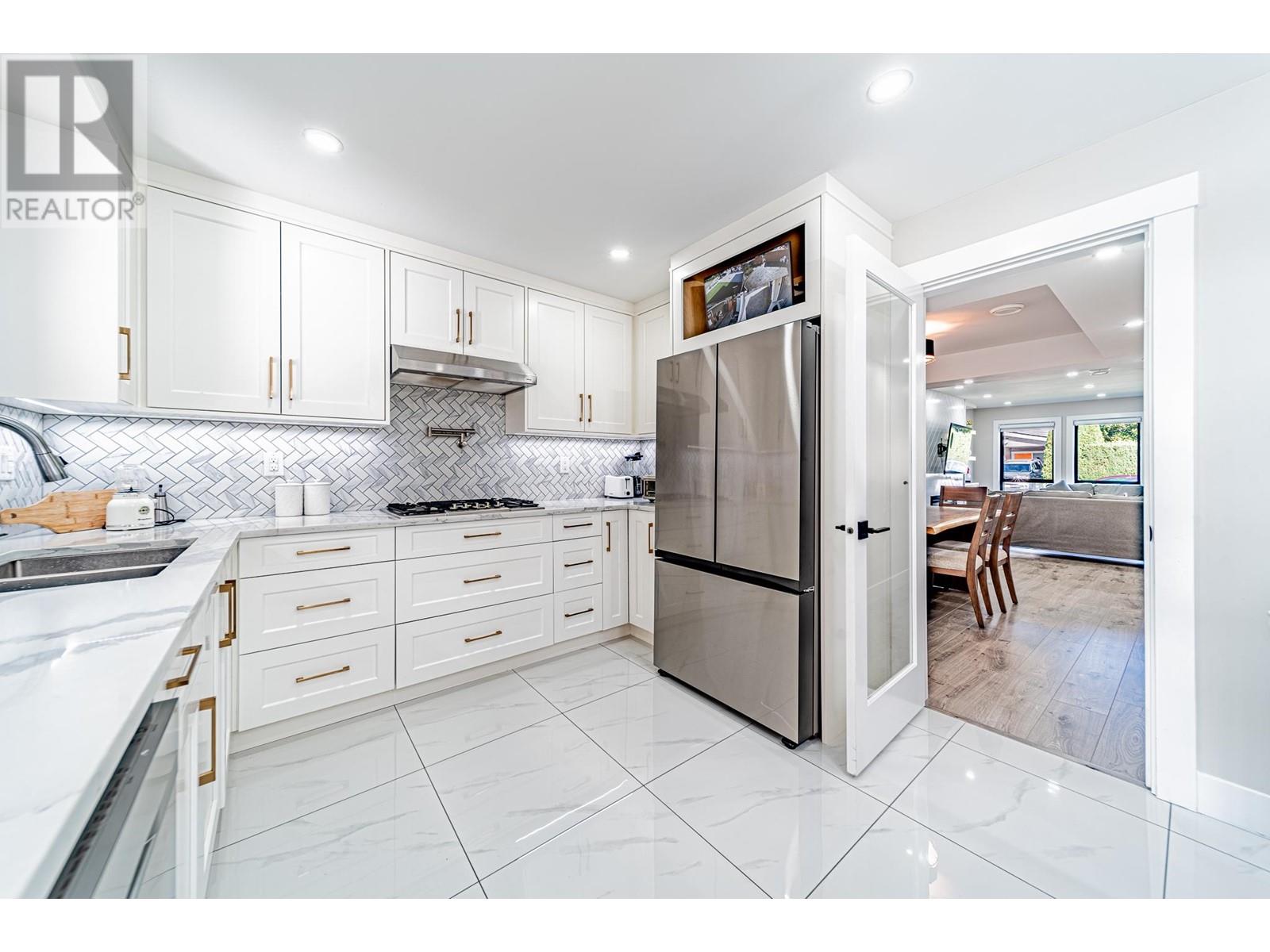 Listing Picture 10 of 35 : 11366 KINGCOME AVENUE, Richmond / 烈治文 - 魯藝地產 Yvonne Lu Group - MLS Medallion Club Member